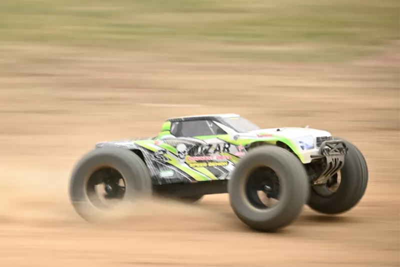 شاحنة تحكم عن بعد كهربائية للطرق الوعرة رباعية العجلات 10 مقياس 4 عجلات عالية السرعة RTR # RH1071