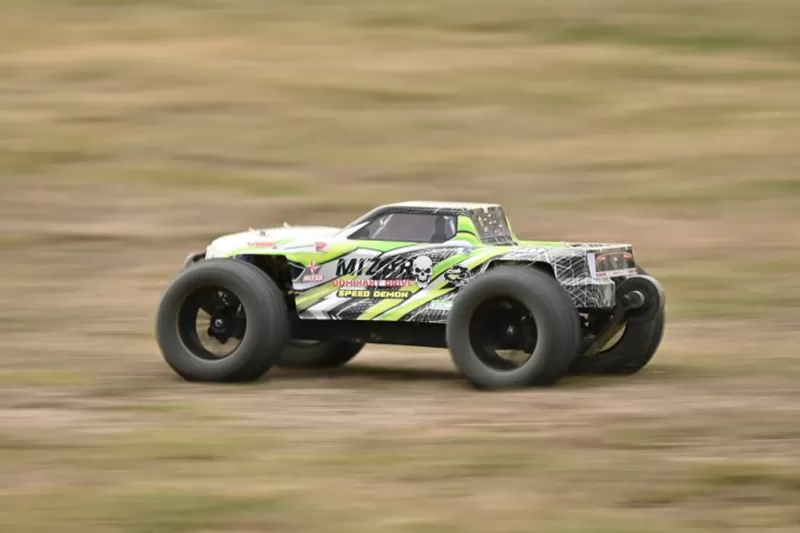 شاحنة تحكم عن بعد كهربائية للطرق الوعرة رباعية العجلات 10 مقياس 4 عجلات عالية السرعة RTR # RH1071