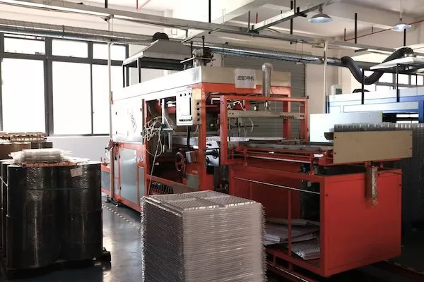 ورشة إنتاج غلاف السيارة