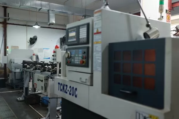 ورشة عمل إنتاج المكونات المعدنية