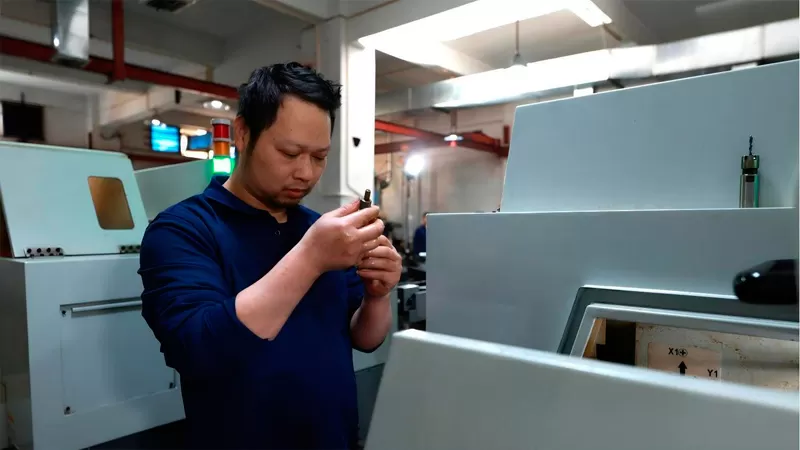 فريق قسم البلاستيك والمعادن