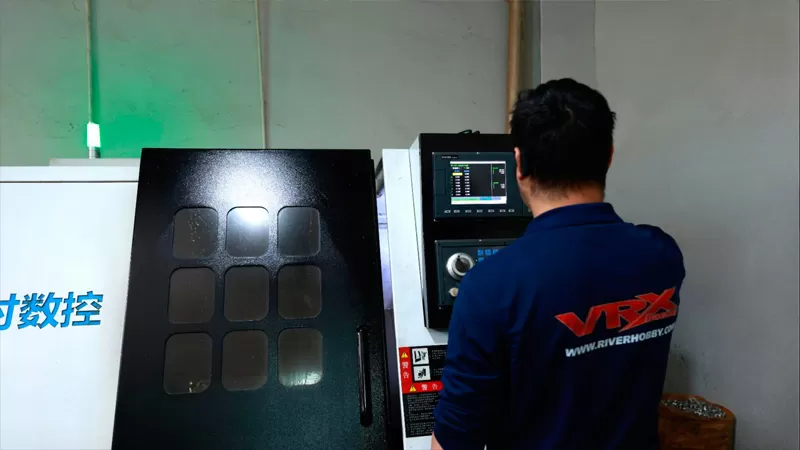 فريق قسم البلاستيك والمعادن