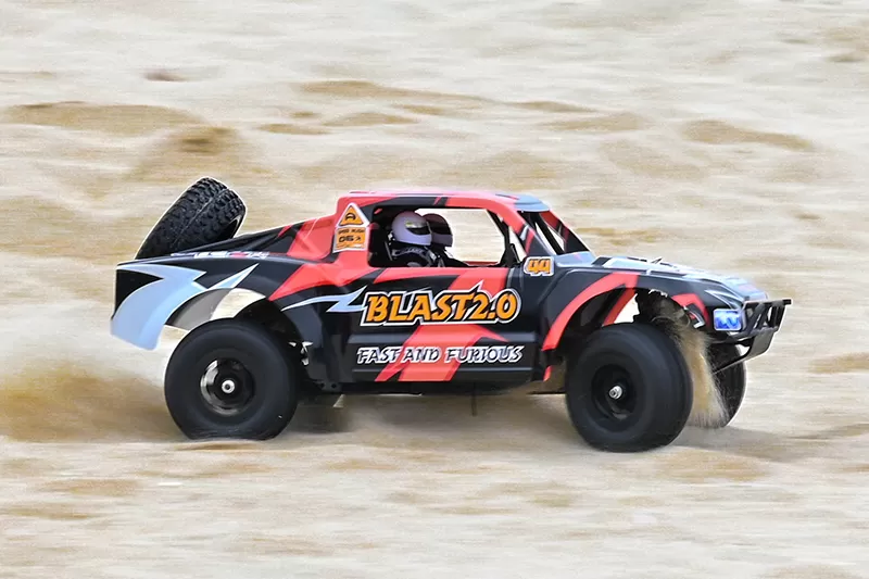 شاحنة دورة كهربائية للطرق الوعرة رباعية العجلات 10 مقياس سيارة رباعية العجلات عالية السرعة RTR # RH1043SC