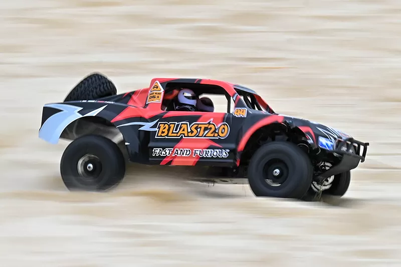 شاحنة دورة كهربائية للطرق الوعرة رباعية العجلات 10 مقياس سيارة رباعية العجلات عالية السرعة RTR # RH1043SC