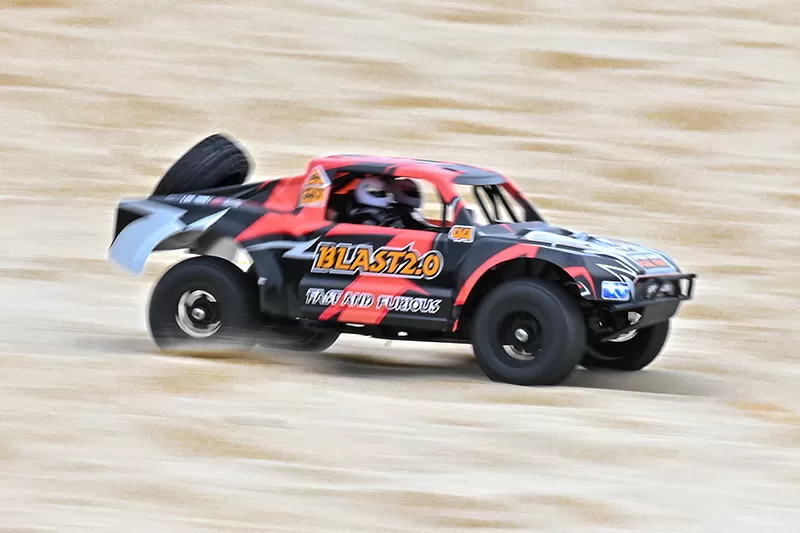 شاحنة دورة كهربائية للطرق الوعرة رباعية العجلات 10 مقياس سيارة رباعية العجلات عالية السرعة RTR # RH1043SC