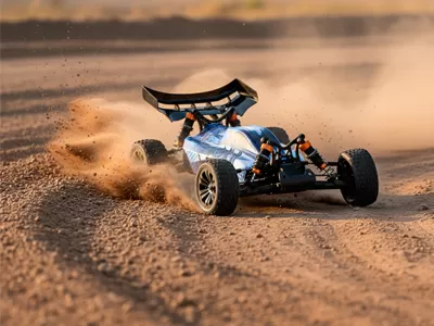 دليل المتسابق إلى الأجنحة الخلفية للسيارة بالتحكم عن بعد: كيف تفوز القوة السفلية والضبط بالسباقات